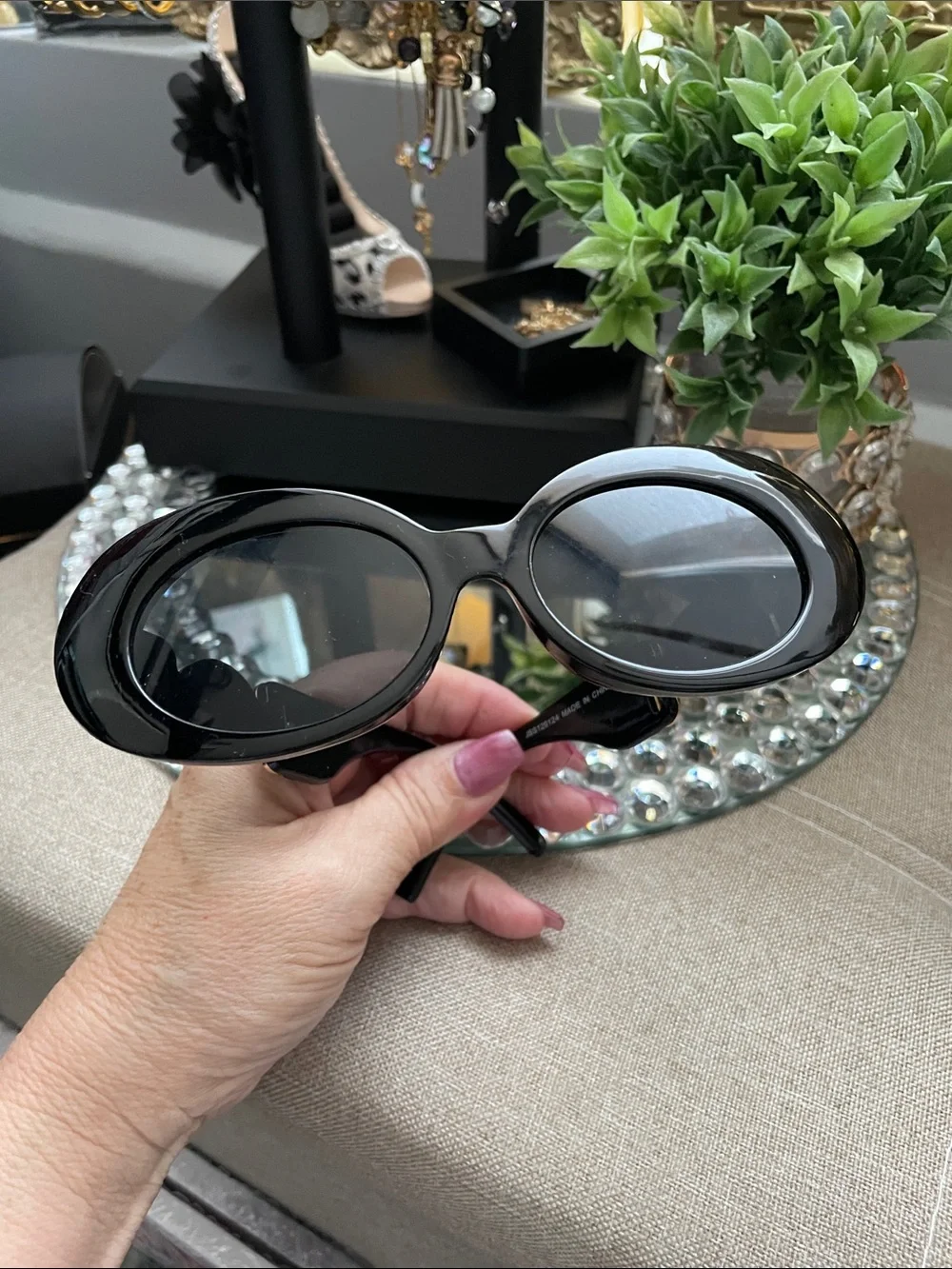 ✨🖤Black Women's CHIC Oval Sunglasses 🖤✨Like New
